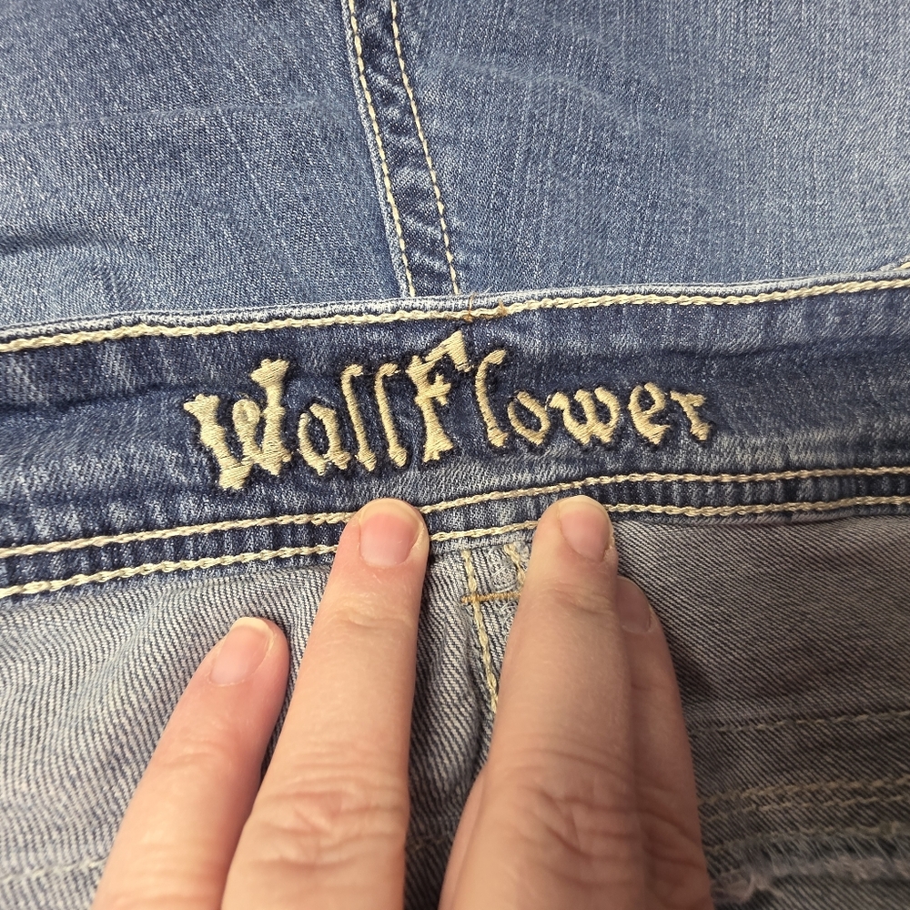 Wallflower Blue Denim Jean Shorts Roll-Cuffed Plus Size 20 - Picture 3 of 8
